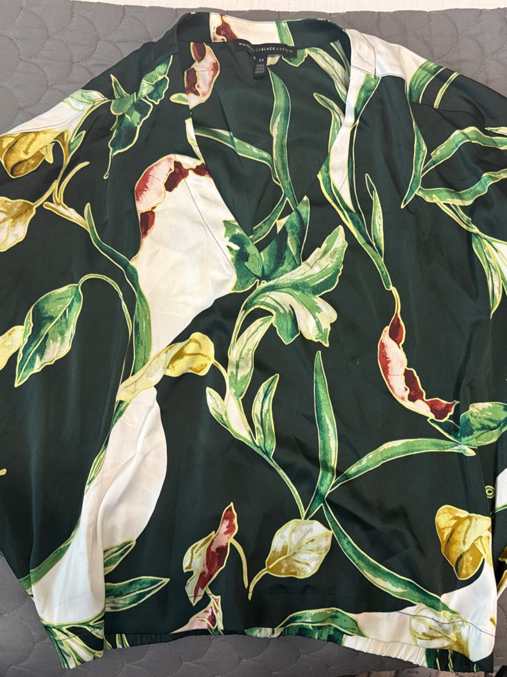 White House Black Market Dark Green Floral Blouse - Picture 1 of 2